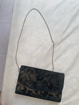Bolso de fiesta negro y dorado