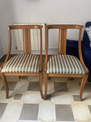 2 Sedie Classiche in Legno Imbottito