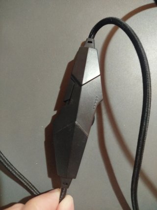 Cascos negros y rojos