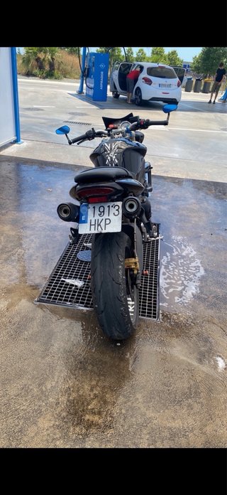 Triumph Street Triple Negra