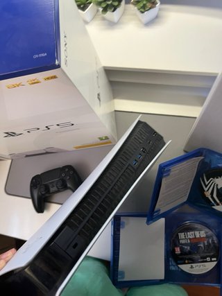 Playstation 5 con controller e 3 giochi