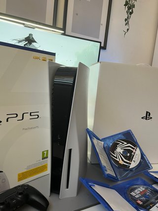 Playstation 5 con controller e 3 giochi