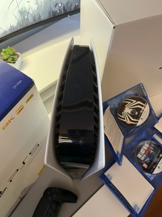 Playstation 5 con controller e 3 giochi