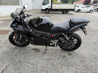 Yamaha R6 Negra