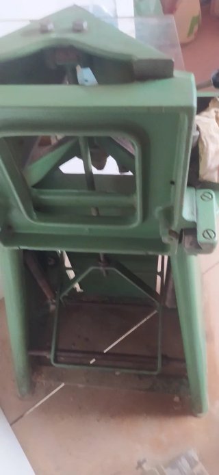 Cizalla ingletadora para marcos de madera