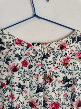 Vestido floral blanco y rosa