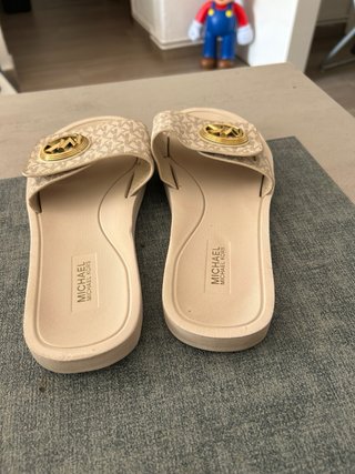 Chanclas Michael Kors MK Beige Doradas