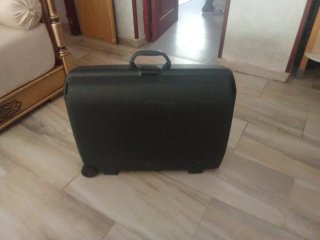 Maleta de viaje negra