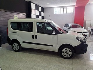 FIAT Doblò 95cv, doble puerta lateral, aire acondi