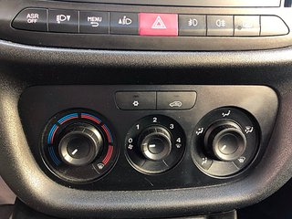 FIAT Doblò 95cv, doble puerta lateral, aire acondi