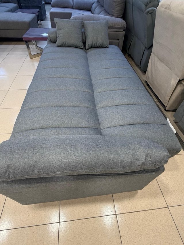 Sofá cama gris/beige con arcón
