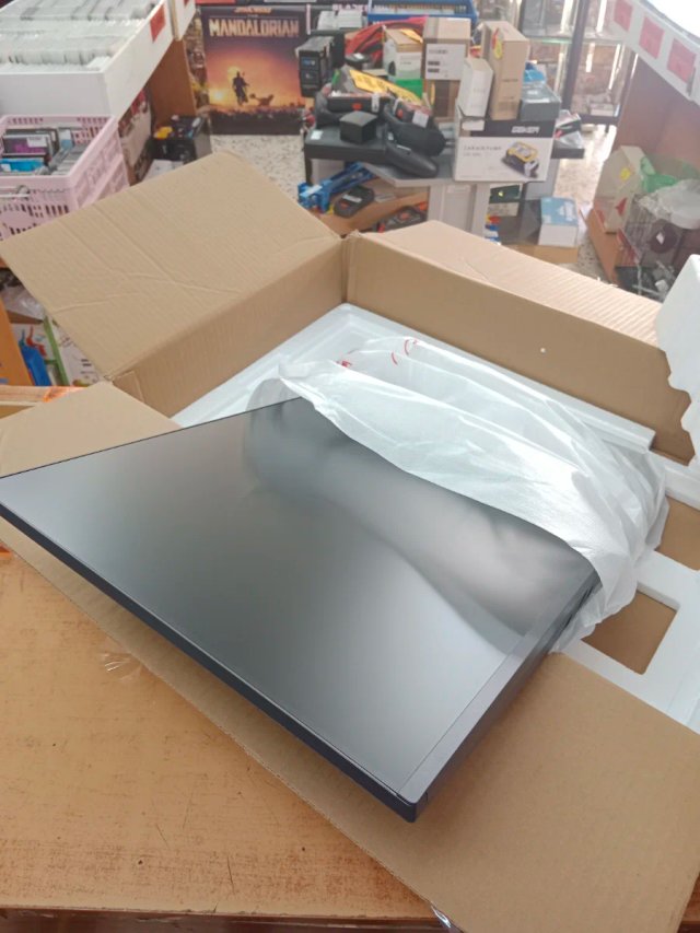 MONITOR LG 27" 27G411A-B 144HZ SIN USAR