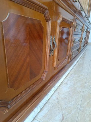 Mueble TV vitrina madera y cristal