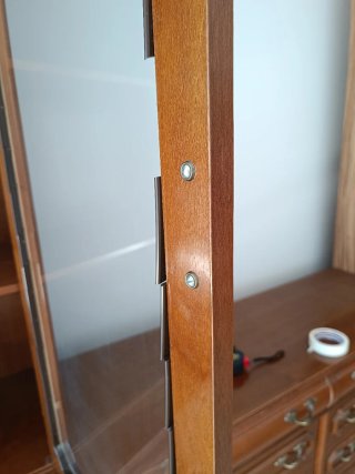 Mueble TV vitrina madera y cristal