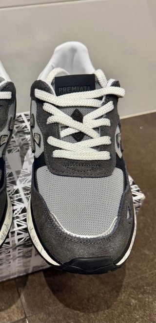 Zapatillas Premiata grises y negras