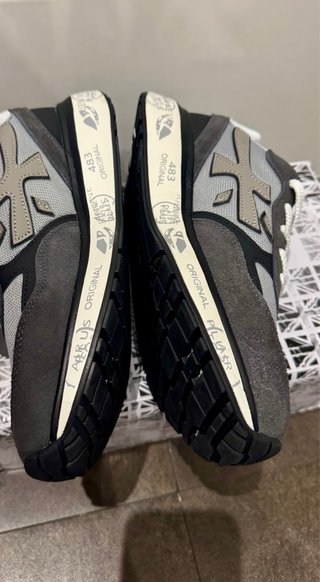 Zapatillas Premiata grises y negras