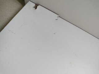 Cama 190x90 con somier metálico y láminas de mader