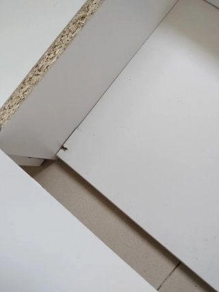 Cama 190x90 con somier metálico y láminas de mader