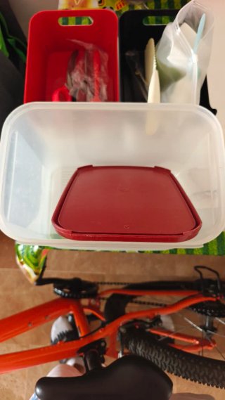 Cajas de organización IKEA (roja y negra)