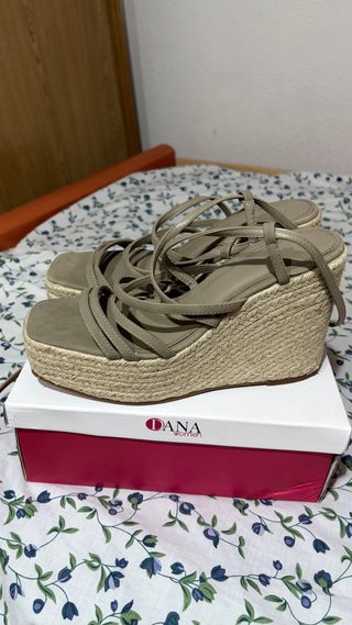 Sandalias cuña esparto Bershka