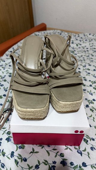 Sandalias cuña esparto Bershka