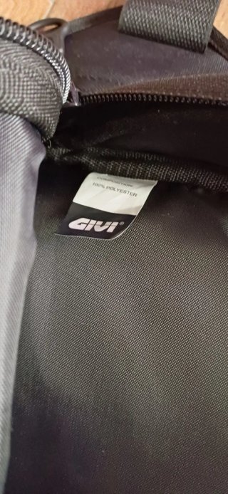 Bolsa sobre depósito GIVI negra y gris