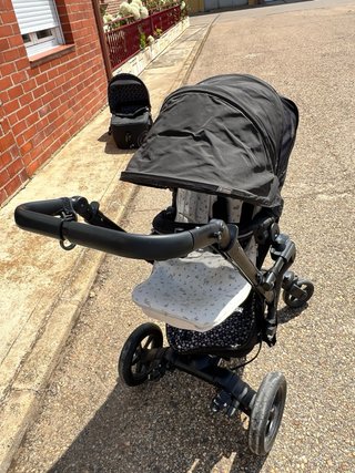 Carrito de bebé negro