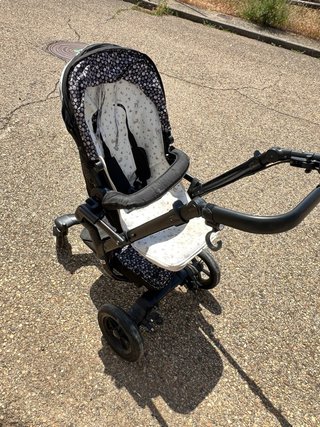 Carrito de bebé negro
