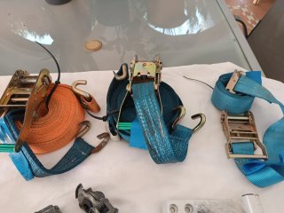 Accesorios y recambios camión,calzos puntal....