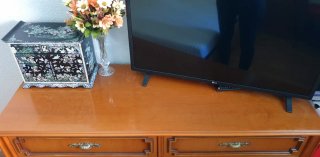 Cómoda antigua madera con molduras doradas