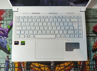 Acer Nitro V14 white - RTX 4050, Ryzen 7 8845HS