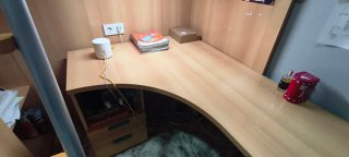 Cama alta con escritorio y colchón