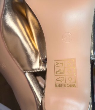 Sandalias de tacón doradas