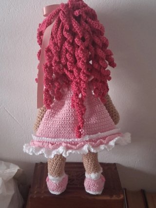 Muñeca crochet rosa con lazos