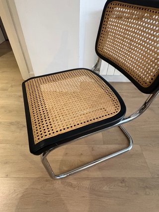 Silla de ratán negra y metal