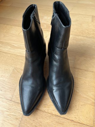 Botines cuero punta tacon 39