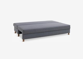 Sofá cama gris con cojines