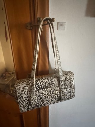 Abito estivo floreale e borsetta