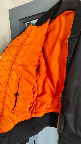 Chaqueta Alpha Industries Negra Naranja