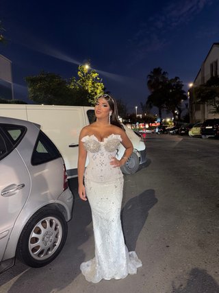 Vestido de fiesta plateado y blanco
