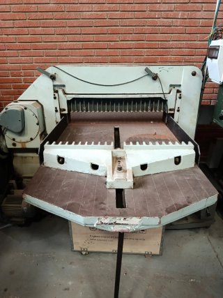 Guillotina industrial eléctrica HISPANIA-83