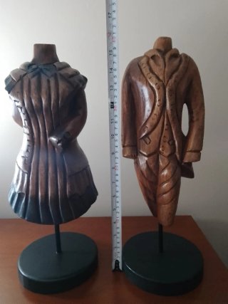 Figuras de madera tallada