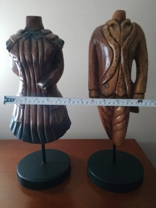 Figuras de madera tallada