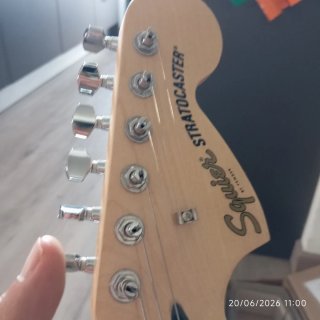 Guitarra eléctrica stratocaster squier