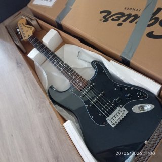 Guitarra eléctrica stratocaster squier