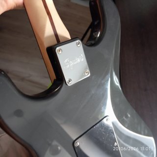 Guitarra eléctrica stratocaster squier
