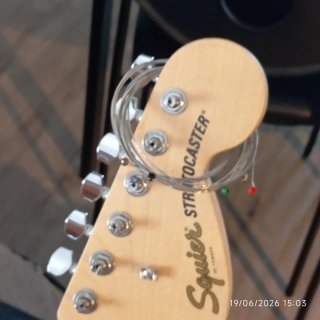 Guitarra eléctrica stratocaster squier