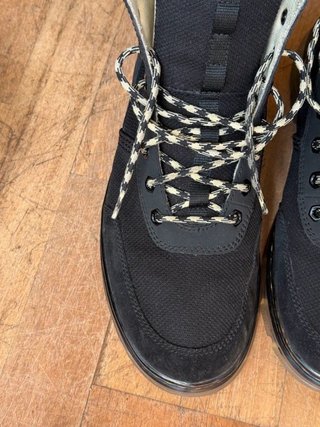 Dr. Martens Combs Tech (específicamente la versión