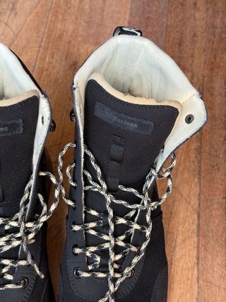 Dr. Martens Combs Tech (específicamente la versión