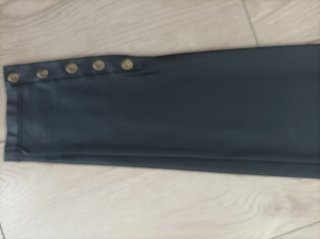 Pantalón efecto piel Stradivarius Talla M